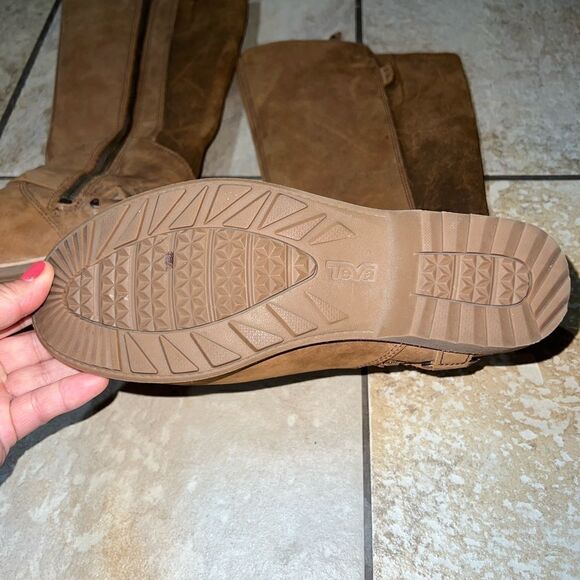 Teva Boots  - Picture 3 of 3